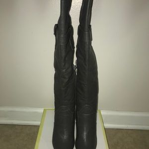 Women Boots-size 6(slightly worn)